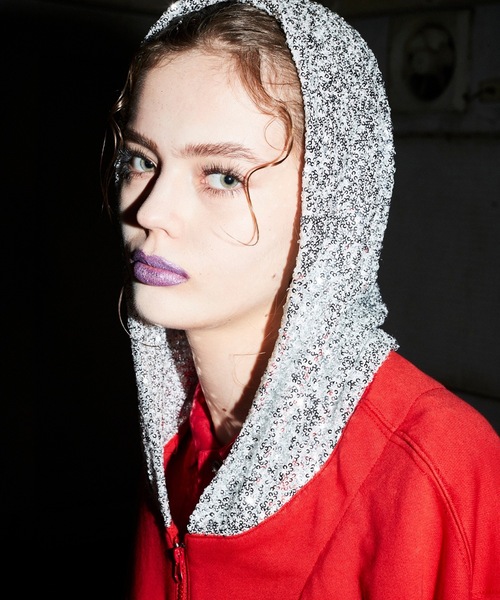 NON TOKYO(ノントーキョー)の「GLITTER ZIP-UP HOODIE(パーカー・レディース・レッド/ブラック/グレー・FREE)」の4枚目の写真