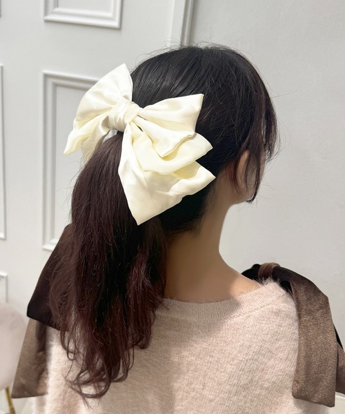 【新品未使用】　新品アレクリポンバレッタ　ベージュ apres jour×ARIAZ】サテン風ヘアリボンバレッタ（バレッタ/ヘア