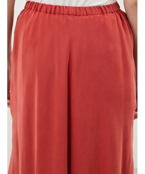 Mila Owen（ミラオーウェン）の「【WEB限定00サイズ】キュプラバイアスナロースカート（スカート・レディース・レッド/レオパード/ブラック・0/1/00）」の8枚目の写真