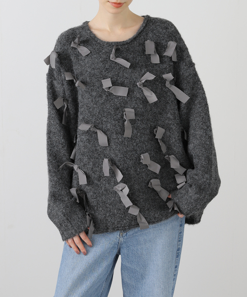 La TOTALITE(ラトータリテ)の「【MARECHAL TERRE/マルシャルテル】リボンデザインニット(ニット/セーター・レディース・チャコールグレー/アイボリー/ブラック・FREE)」の3枚目の写真