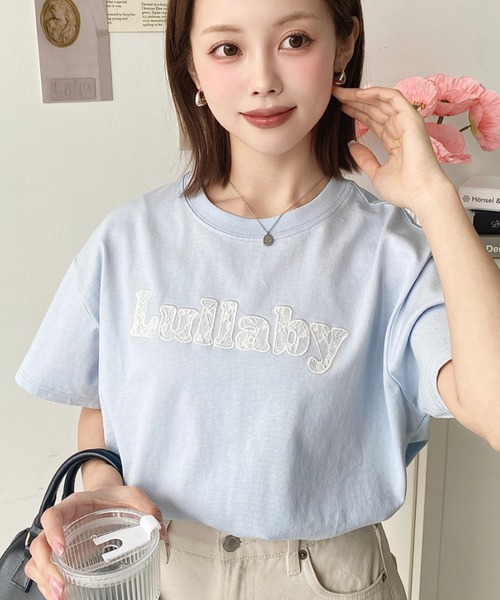 moment+(モーメントプラス)の「レースロゴ刺繍半袖Tシャツ(Tシャツ/カットソー・レディース・ブルー/チャコールグレー/オフホワイト/ブラック・M)」の4枚目の写真