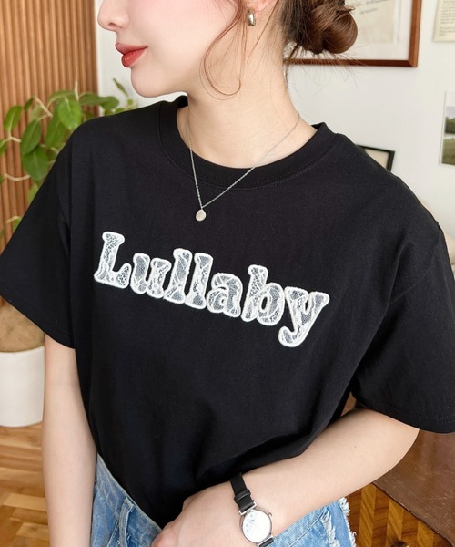 moment+(モーメントプラス)の「レースロゴ刺繍半袖Tシャツ(Tシャツ/カットソー・レディース・ブルー/チャコールグレー/オフホワイト/ブラック・M)」の2枚目の写真