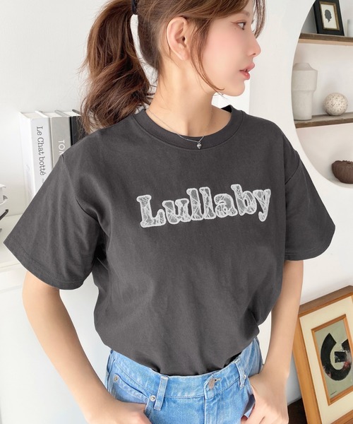 moment+(モーメントプラス)の「レースロゴ刺繍半袖Tシャツ(Tシャツ/カットソー・レディース・ブルー/チャコールグレー/オフホワイト/ブラック・M)」の6枚目の写真