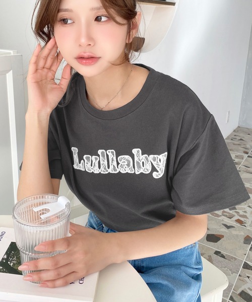 moment+(モーメントプラス)の「レースロゴ刺繍半袖Tシャツ(Tシャツ/カットソー・レディース・ブルー/チャコールグレー/オフホワイト/ブラック・M)」の7枚目の写真