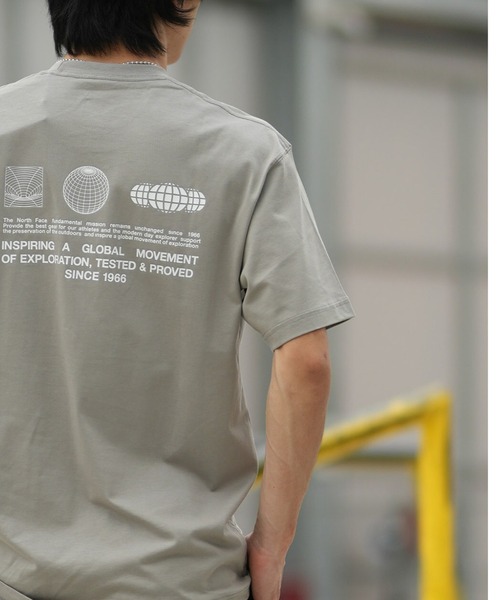 THE NORTH FACE（ザノースフェイス）の「THE NORTH FACE/ノースフェイス 半袖 Tシャツ ショートスリーブフラッシュドライグローブグリッドコットンティー NT32550（Tシャツ/カットソー・メンズ・ロイヤルブルー/ブラック/ホワイト×グレー/グレー/ネイビー/ホワイト・XL/L/M/S/XXL）」の4枚目の写真