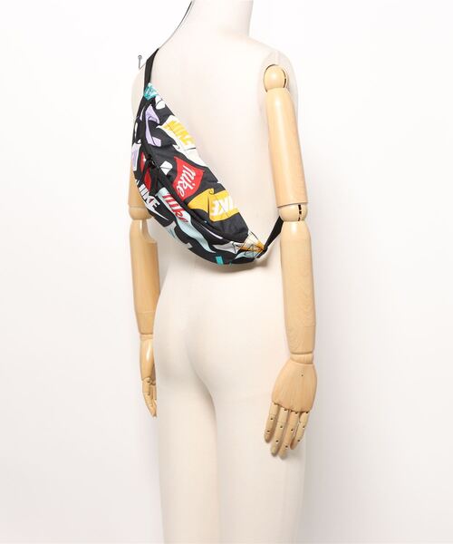 NIKE（ナイキ）の「《NIKEアパレル》NK HERTGEWSTPCK-PENANTTOSS（ボディバッグ/ウエストポーチ・メンズ・ブラック系その他・フリー）」の6枚目の写真