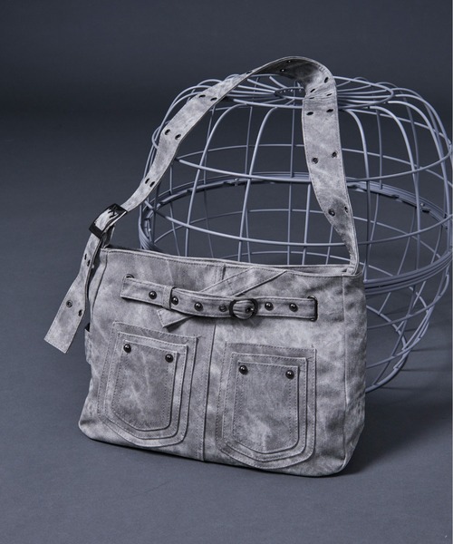 Ellno Loset（エルノロゼット）の「ヴィンテージライク合皮ショルダーBAG（ショルダーバッグ・メンズ・チャコールグレー/ライトグレー・FREE）」の2枚目の写真