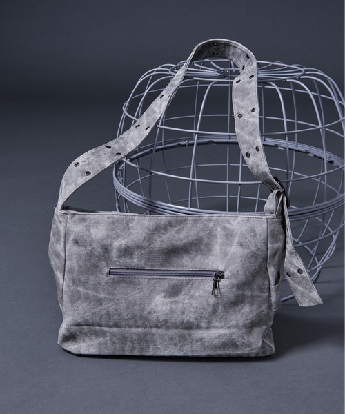 Ellno Loset（エルノロゼット）の「ヴィンテージライク合皮ショルダーBAG（ショルダーバッグ・メンズ・チャコールグレー/ライトグレー・FREE）」の9枚目の写真