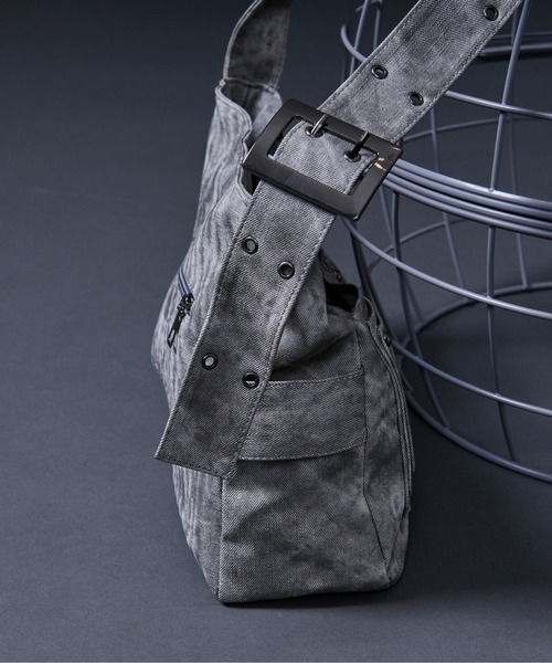 Ellno Loset（エルノロゼット）の「ヴィンテージライク合皮ショルダーBAG（ショルダーバッグ・メンズ・チャコールグレー/ライトグレー・FREE）」の11枚目の写真