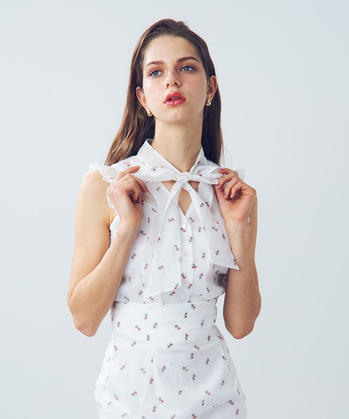 DEICY(デイシー)の「ミニスパンコールフラワーブラウス(シャツ/ブラウス・レディース・ホワイト/サックスブルー・FREE)」の6枚目の写真