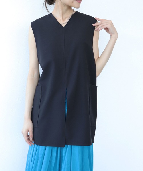TITE IN THE STORE（ティテ　インザ　ストア）の「【前後2WAY】ノースリーブジレブラウス（シャツ/ブラウス・レディース・チャコールグレー/ブラック・38）」の2枚目の写真