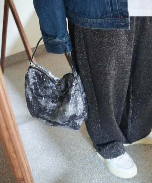 JOURNAL STANDARD LUXE（ジャーナルスタンダード　ラックス）の「【L‘AURA / ラウラ】 TOTE SHINY（ショルダーバッグ・レディース・チャコールグレー/キャメル・FREE）」の6枚目の写真