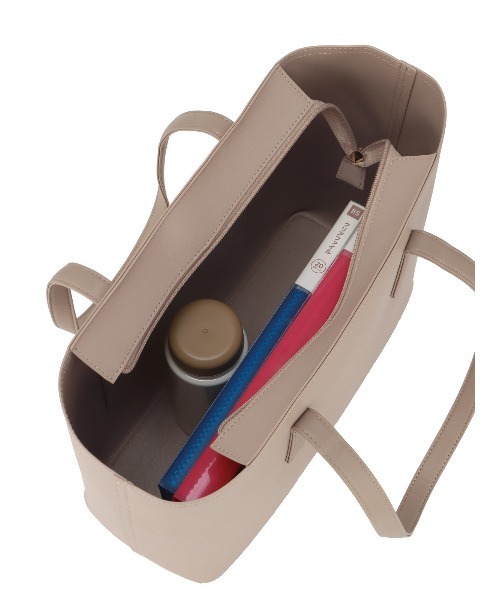 SUIT SQUARE(スーツスクエア)の「PERFORMANCE BAG トートバッグ 軽量 撥水 スムースフェイクレザー(トートバッグ・レディース・ベージュ系/ブラック系・F)」の8枚目の写真