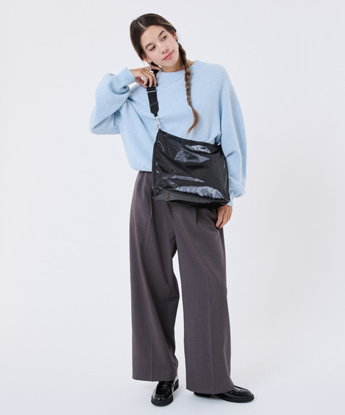 LeSportsac(レスポートサック)の「MEDIUM ZIP SHOULDER ブラックシャイン(ショルダーバッグ・レディース・ブラック・FREE)」の2枚目の写真