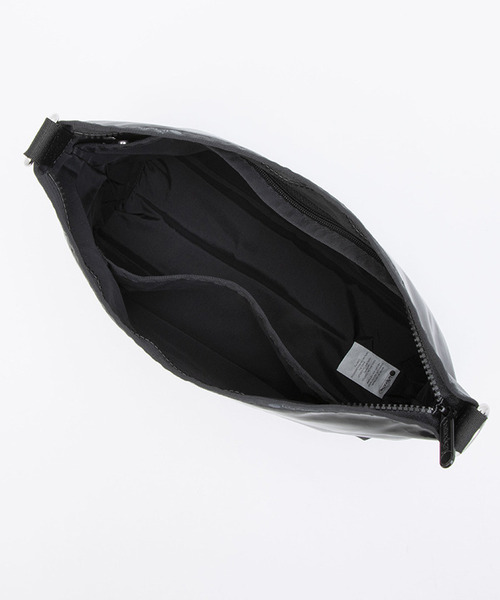 LeSportsac(レスポートサック)の「MEDIUM ZIP SHOULDER ブラックシャイン(ショルダーバッグ・レディース・ブラック・FREE)」の6枚目の写真