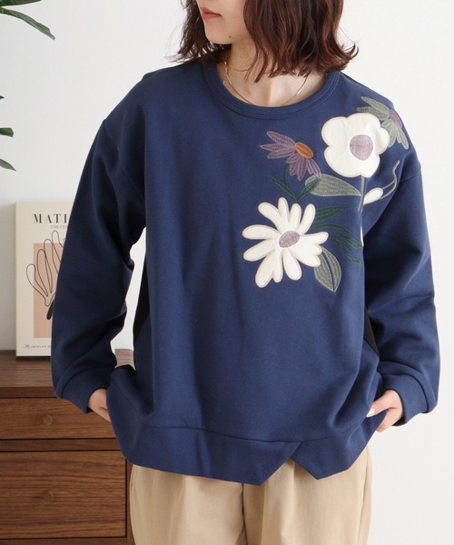 Emago(イマゴ)の「EMAGO 花パッチワーク刺繍プルオーバー(スウェット・レディース・ネイビー/アイボリー/グリーン・FREE)」の16枚目の写真