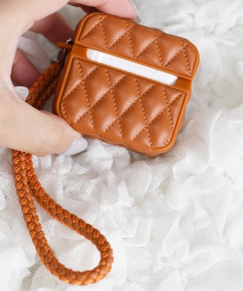Fun & Daily(ファンアンドデイリー)の「Leather Quilt AirPods 4 Case / エアポッズ4(ヘッドフォン/イヤホン・レディース・パープル/グリーン/ブラック/ブルー/オレンジ・FREE)」の1枚目の写真