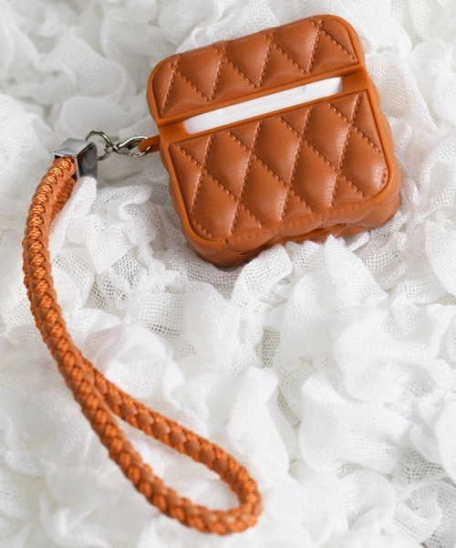 Fun & Daily(ファンアンドデイリー)の「Leather Quilt AirPods 4 Case / エアポッズ4(ヘッドフォン/イヤホン・レディース・パープル/グリーン/ブラック/ブルー/オレンジ・FREE)」の7枚目の写真