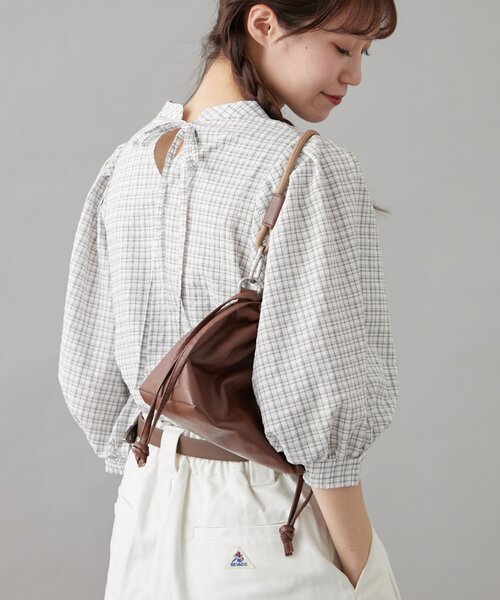 GEVACO(ゲバコ)の「【GEVACO】シアーサッカーギャザースリーブチェック柄ブラウス(シャツ/ブラウス・レディース・ホワイト/ネイビー/レッド・ONE SIZE)」の5枚目の写真