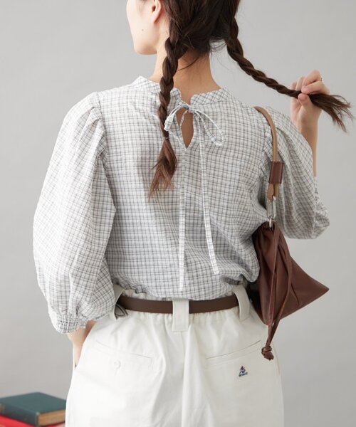 GEVACO(ゲバコ)の「【GEVACO】シアーサッカーギャザースリーブチェック柄ブラウス(シャツ/ブラウス・レディース・ホワイト/ネイビー/レッド・ONE SIZE)」の6枚目の写真