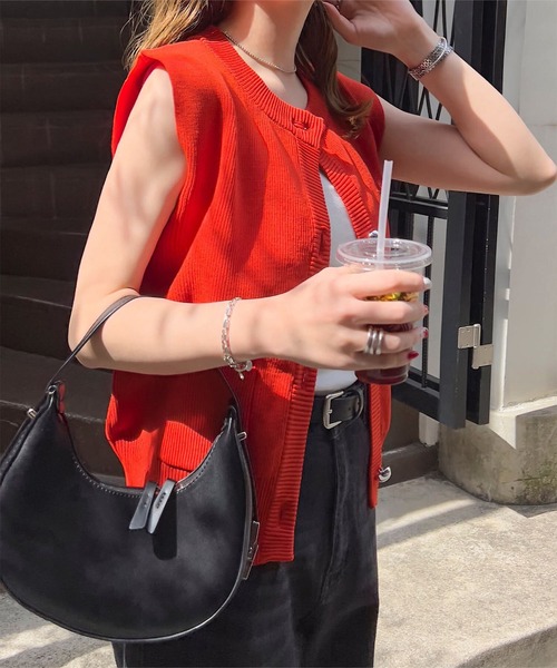KOBE LETTUCE(コウベレタス)の「ポケット付きノースリーブニットトップス(ベスト・レディース・オフホワイト/ブラック/レッド/グレー・M)」の8枚目の写真