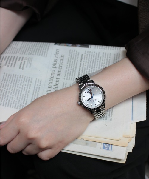 Vivienne Westwood(ヴィヴィアンウエストウッド)の「「Vivienne Westwood/ヴィヴィアン・ウエストウッド」ダリッジ - シルバー ブレスレット(アナログ腕時計・レディース・シルバー/コーラルピンク・34mm)」の4枚目の写真