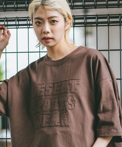 UNIIT(ユニット)の「【DESERT SPORTSWEAR:デザートスポーツウェア】ブランドロゴ Tシャツ(Tシャツ/カットソー・メンズ・ブラウン/スミクロ/アイボリー・MEDIUM/LARGE/X-LARGE)」の1枚目の写真