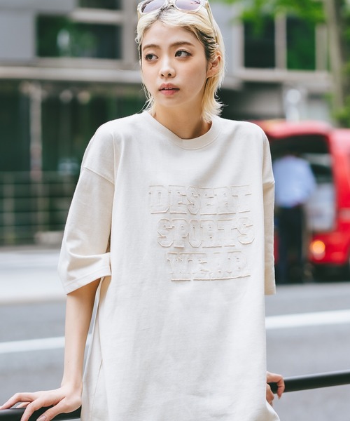 UNIIT(ユニット)の「【DESERT SPORTSWEAR:デザートスポーツウェア】ブランドロゴ Tシャツ(Tシャツ/カットソー・メンズ・ブラウン/スミクロ/アイボリー・MEDIUM/LARGE/X-LARGE)」の2枚目の写真