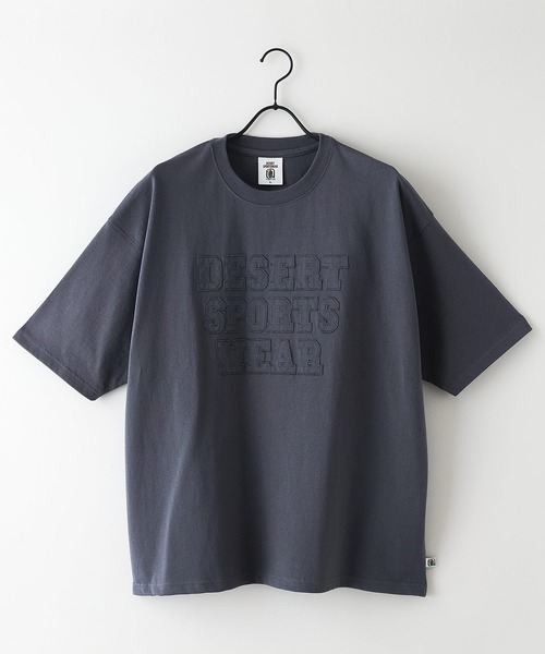 UNIIT(ユニット)の「【DESERT SPORTSWEAR:デザートスポーツウェア】ブランドロゴ Tシャツ(Tシャツ/カットソー・メンズ・ブラウン/スミクロ/アイボリー・MEDIUM/LARGE/X-LARGE)」の5枚目の写真