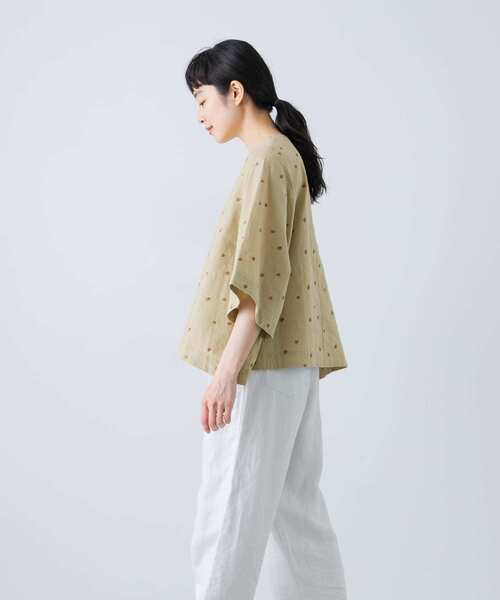 【かぐれ】小花刺繍フレアブラウス セール】小花刺繍フレアブラウス（シャツ/ブラウス）｜かぐれ