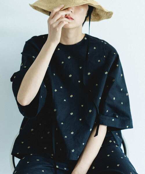 かぐれ（カグレ）の「小花刺繍フレアブラウス（シャツ/ブラウス）」 - WEAR
