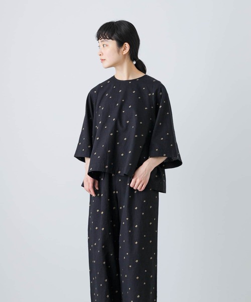 新品タグ付き　かぐれ　小花刺繍フレアブラウス　アーバンリサーチドアーズ 新品タグ付き かぐれ 小花刺繍フレアブラウス アーバンリサーチ