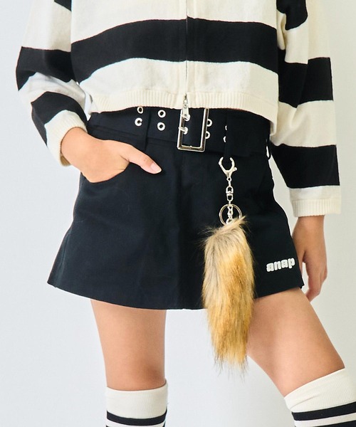 ANAP kids（アナップキッズ）の「ファー シッポ付き フェイクベルトミニ スカパン【ジュニアお揃い】（スカート・キッズ・カーキ/ライトブルー/ブラック/ラベンダー・110cm/130cm/120cm/130/120/110）」の2枚目の写真