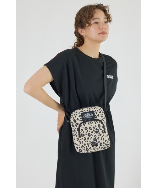 RODEO CROWNS WIDE BOWL（ロデオクラウンズワイドボウル）の「ネオプレーンクロスボディバッグ（ボディバッグ/ウエストポーチ・レディース・ホワイト系その他/ブラック/グレー・FREE）」の2枚目の写真