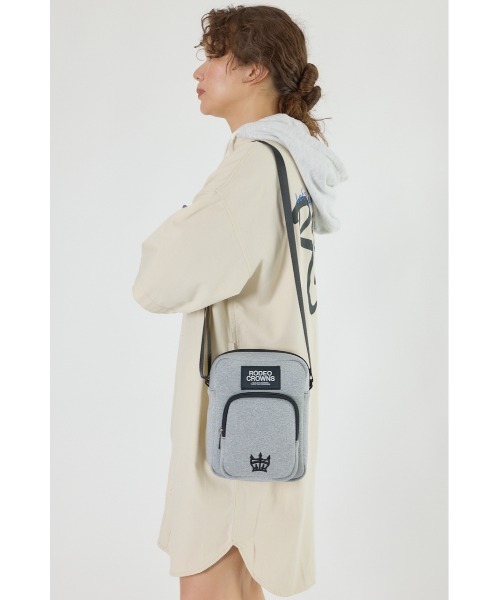 RODEO CROWNS WIDE BOWL（ロデオクラウンズワイドボウル）の「ネオプレーンクロスボディバッグ（ボディバッグ/ウエストポーチ・レディース・ホワイト系その他/ブラック/グレー・FREE）」の3枚目の写真