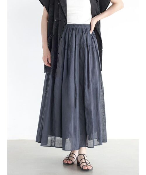 FIKA.(フィーカ)の「Pin tuck cotton skirt(スカート・レディース・オフホワイト/ブラック・MEDIUM)」の3枚目の写真