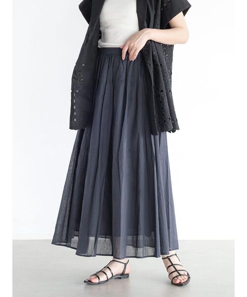 FIKA.(フィーカ)の「Pin tuck cotton skirt(スカート・レディース・オフホワイト/ブラック・MEDIUM)」の5枚目の写真