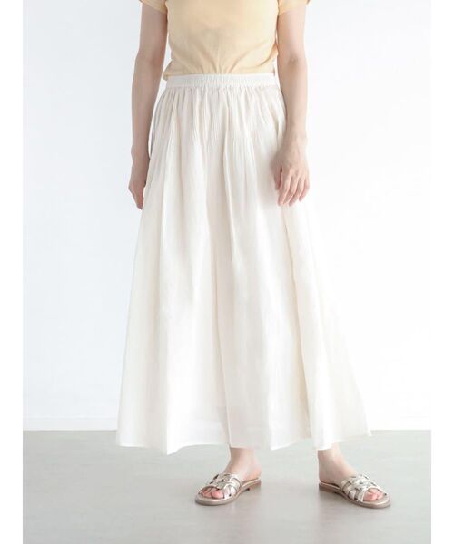 FIKA.(フィーカ)の「Pin tuck cotton skirt(スカート・レディース・オフホワイト/ブラック・MEDIUM)」の2枚目の写真
