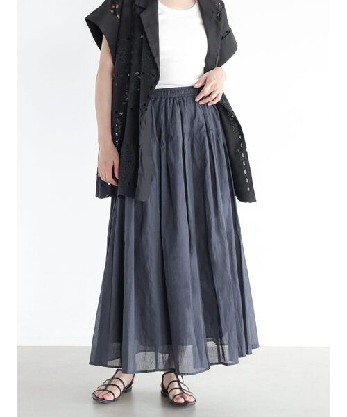 FIKA.(フィーカ)の「Pin tuck cotton skirt(スカート・レディース・オフホワイト/ブラック・MEDIUM)」の1枚目の写真