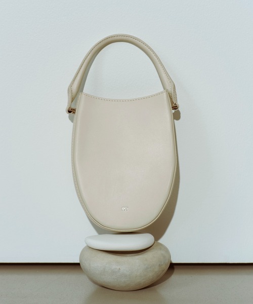 ADAM ET ROPE'（アダムエロペ）の「【PFT】Tamago Small ポシェット（ハンドバッグ・レディース・ブラウン/ホワイト/キャメル・FREE）」の2枚目の写真