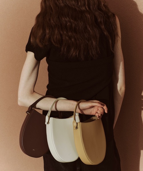 ADAM ET ROPE'（アダムエロペ）の「【PFT】Tamago Small ポシェット（ハンドバッグ・レディース・ブラウン/ホワイト/キャメル・FREE）」の6枚目の写真