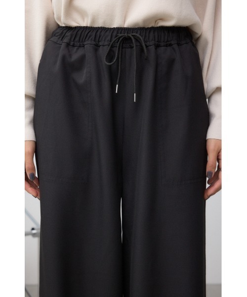 AZUL by moussy(アズールバイマウジー)の「パッチポケットウエストイージーパンツ(スラックス・レディース・ブラック系その他/ブラック/ホワイト系その他/ブラウン・SMALL/MEDIUM)」の21枚目の写真