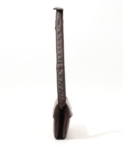 TOMORROWLAND （トゥモローランド）の「Bucket Buggage Puff Pillow ショルダーバッグ（バックパック/リュック・レディース・ダークブラウン/ブラック・FREE）」の4枚目の写真