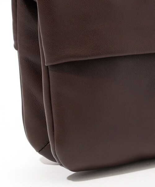 TOMORROWLAND （トゥモローランド）の「Bucket Buggage Puff Pillow ショルダーバッグ（バックパック/リュック・レディース・ダークブラウン/ブラック・FREE）」の9枚目の写真