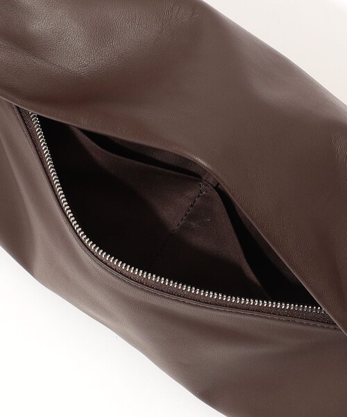 TOMORROWLAND （トゥモローランド）の「Bucket Buggage Puff Pillow ショルダーバッグ（バックパック/リュック・レディース・ダークブラウン/ブラック・FREE）」の12枚目の写真