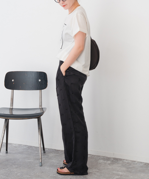 Spick & Span(スピックアンドスパン)の「《追加》La Hutte / ラ ユット ロゴTee(Tシャツ/カットソー・レディース・ホワイト系その他/ホワイト×ホワイト/ブラックミックス・FREE)」の11枚目の写真