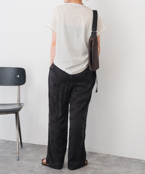 Spick & Span(スピックアンドスパン)の「《追加》La Hutte / ラ ユット ロゴTee(Tシャツ/カットソー・レディース・ホワイト系その他/ホワイト×ホワイト/ブラックミックス・FREE)」の12枚目の写真