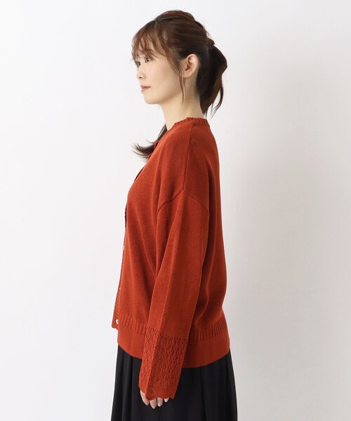 one'sterrace(ワンズテラス)の「袖透かし 柄編みカーディガン(カーディガン/ボレロ・レディース・オレンジ系その他5/ブラック系8/ベージュ系8/イエロー系8・02)」の7枚目の写真