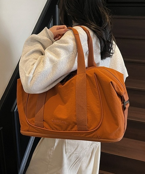 gossip!ロサンゼルス(ゴシップロサンゼルス)の「【Y2K】大容量2WAYトラベルバッグ(拡張可能+9cm/ショルダー&ハンド)(ショルダーバッグ・レディース・ライトグレー/キャメル/ブラック・FREE)」の3枚目の写真