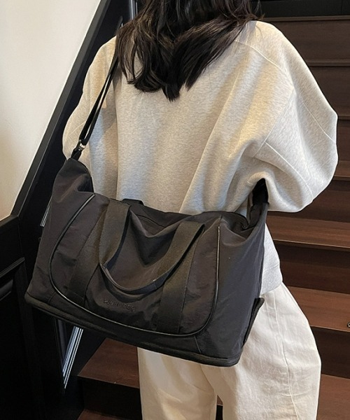 gossip!ロサンゼルス(ゴシップロサンゼルス)の「【Y2K】大容量2WAYトラベルバッグ(拡張可能+9cm/ショルダー&ハンド)(ショルダーバッグ・レディース・ライトグレー/キャメル/ブラック・FREE)」の1枚目の写真